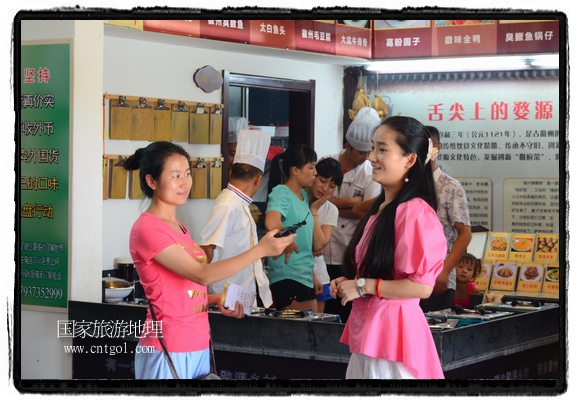 此次攝制組通過(guò)拍攝婺源代表名菜糊豆腐、粉蒸肉、荷包紅魚、賽鵝頸及地方小吃清明果、灰汁果、糯米子糕等來(lái)詮釋婺源美食經(jīng)典，展示婺源食文化，打造獨(dú)屬婺源的美食符號(hào)。