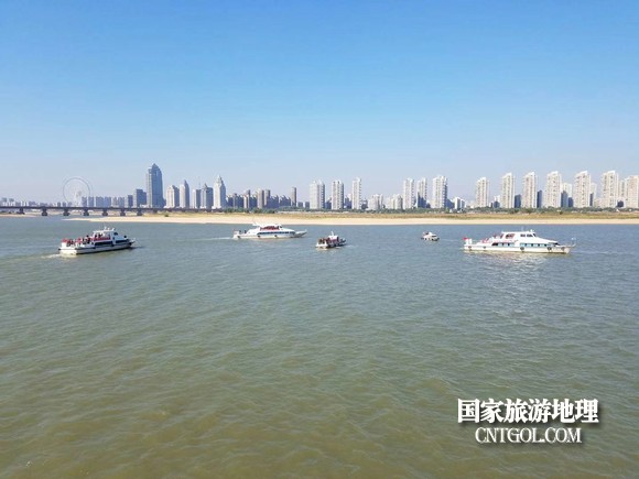 江西開展呵護一湖清水，嚴(yán)厲打擊非法采砂行動（圖）